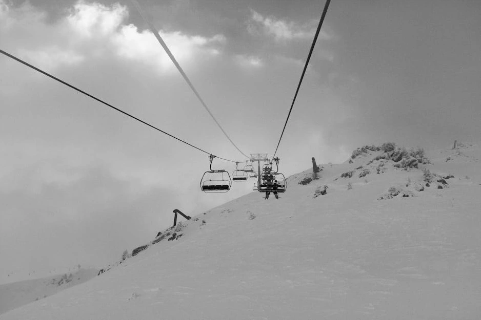 Dashboard z wynikami testów A/B pokazujący wzrost konwersji