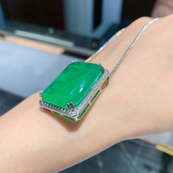 green-emerald-necklace-pendant_2