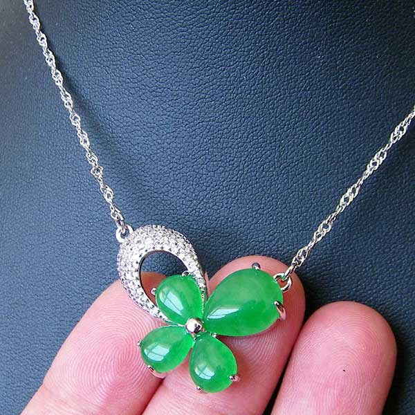 jade-four-leaf-clover-necklace.1