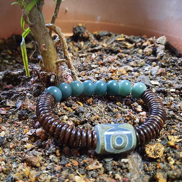 Green-Bodhi-Root-Beads-Three-Eyed-Dzi-Bracelet-1